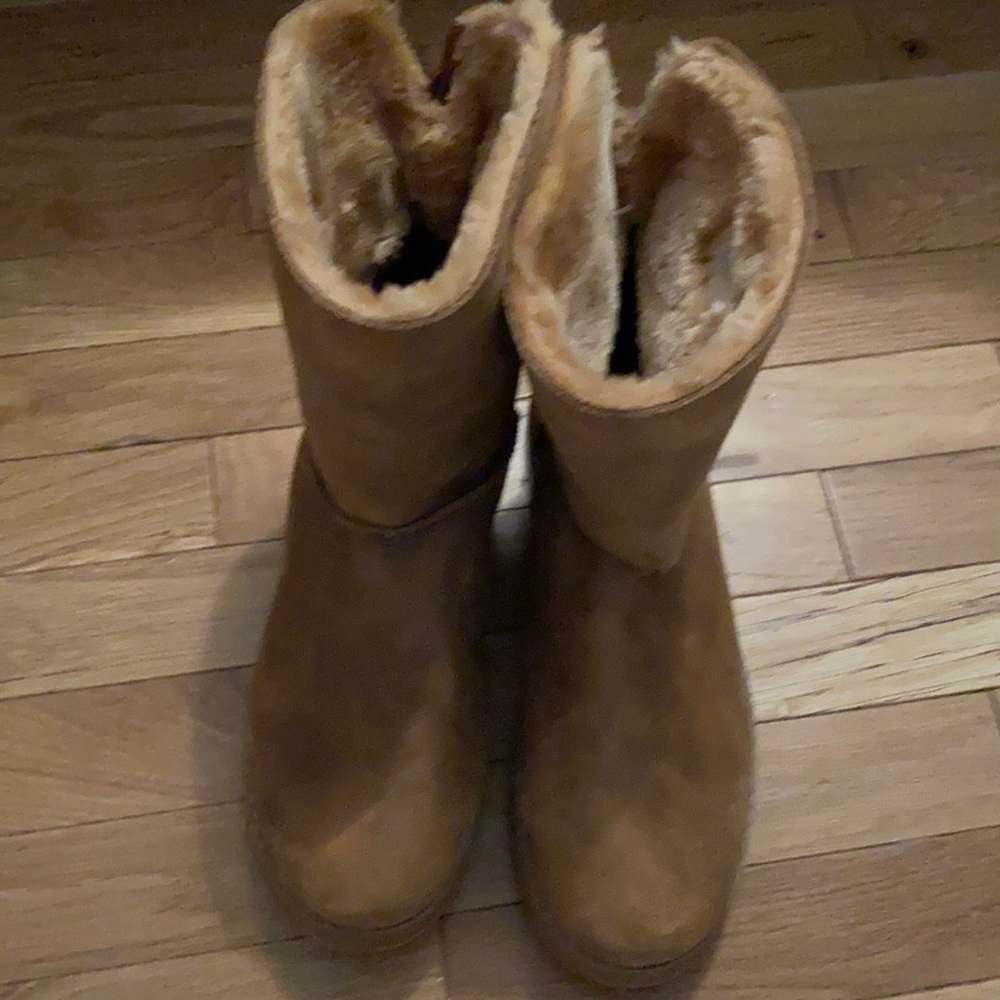 Brand New Never been worn before ! Size 11 Sketchers.Very furry inside and warm